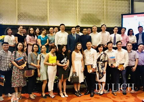 Các đại biểu và doanh nghiệp tham dự chương trình quảng bá và xúc tiến du lịch, văn hóa Tứ Xuyên tại Hà Nội